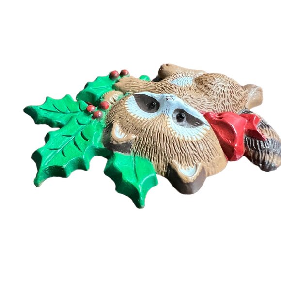 Hallmark Raccoon Pin Holly Holiday Christmas Collectable Lapel Brooch 1986‎ - Picture 7 of 8